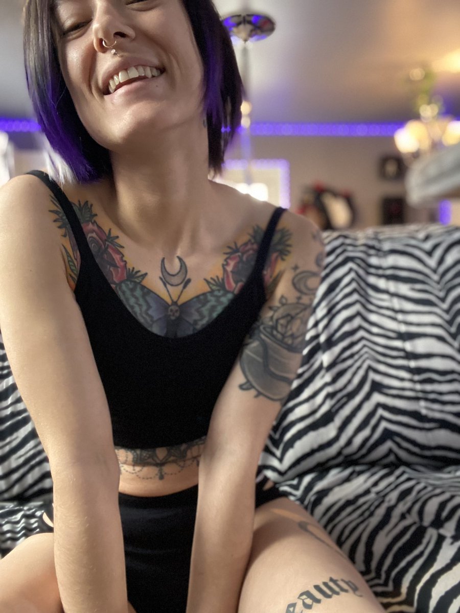 Misslittlewitc4's tweet photo. 𝘍𝘳𝘪𝘥𝘢𝘺🥰 #onlyfans #onlyfansgirl #onlyfansbabe #onlyfansmodel #onlyfans_girl #Onlyfans_Girls #gothgirl #inkedgirl #tattoo #smile https://t.co/o8G5rkaspY