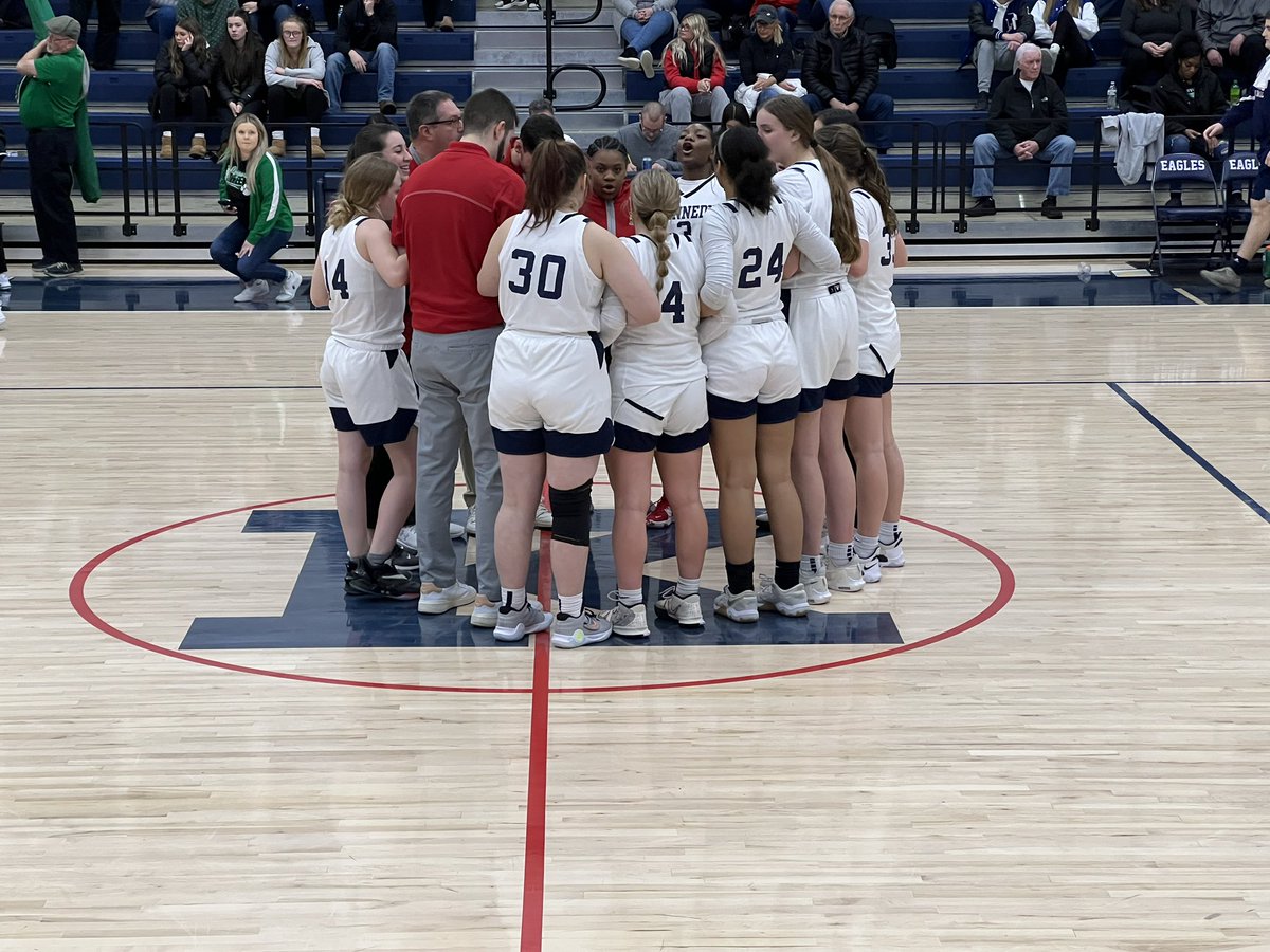 warrenjfk's tweet photo. Varsity girls fall to Mogadore after an absolute battle tonight, 41-45. Proud of the effort tonight Eagles! Varsity Boys up next #BluePride #BuildingIt #Family https://t.co/2zvEAVNyV2