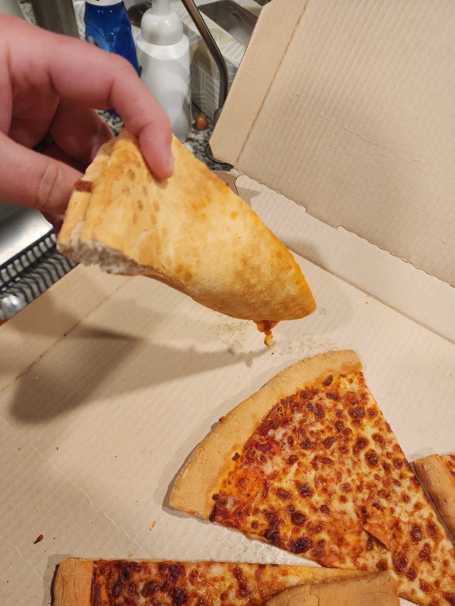 MikeyRoos's tweet photo. "big foldable slices!" https://t.co/R9AdMdSqs3