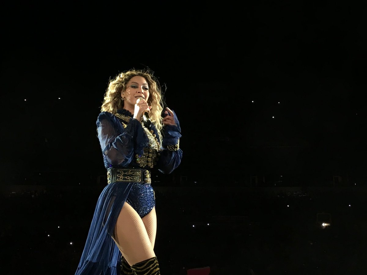 beckyd's tweet photo. And so now I get to say to my kids, “back in my day, we paid for Beyonce tickets outside of Heinz Field after the show started and got this close!” https://t.co/lmZ0Q6P5gz