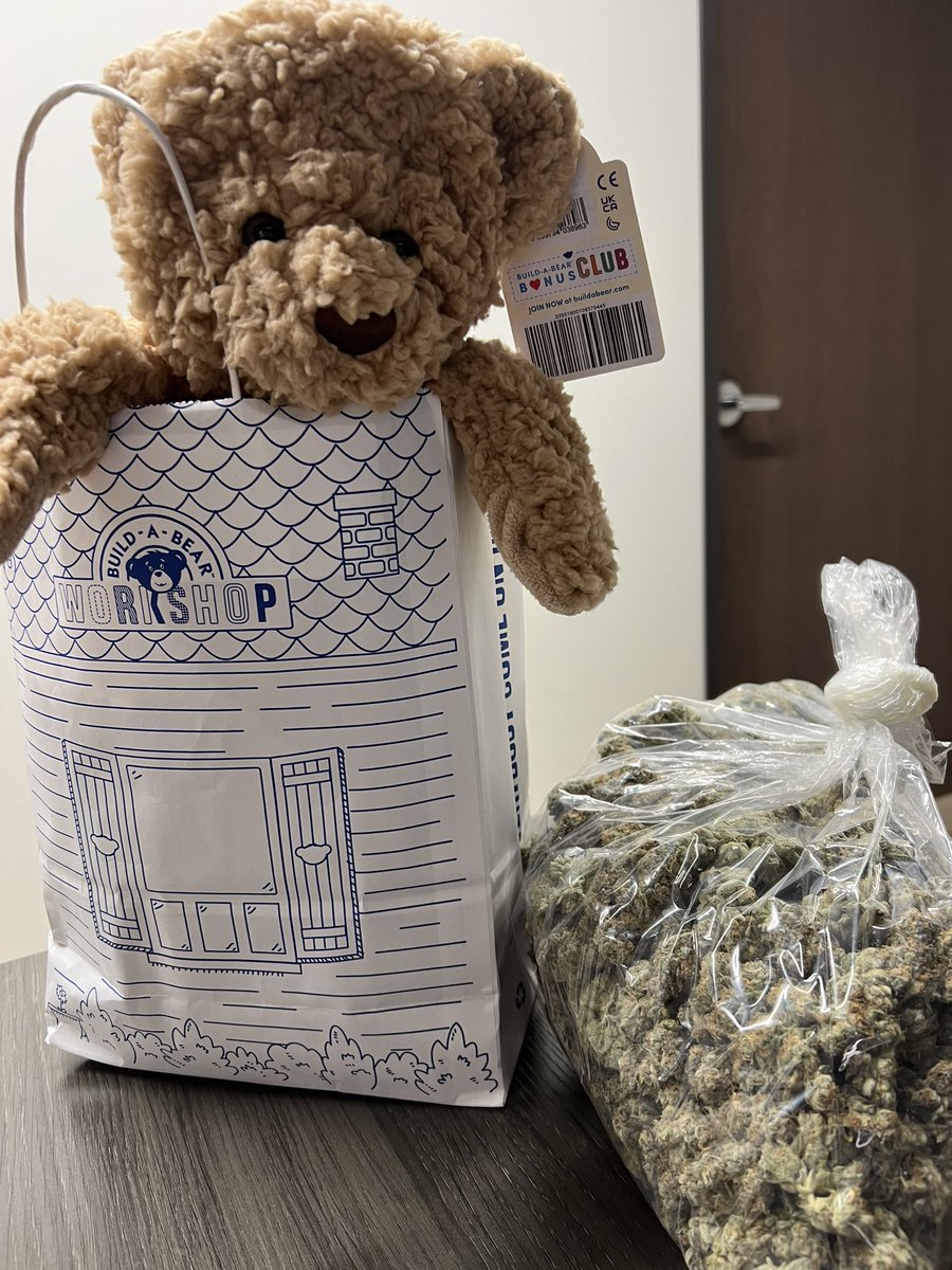 YeretG's tweet photo. How many pounds to build-a-bear….#WeedLife #ATWORK #MJ #buildabear #BBTaitans #plantbased https://t.co/5CKbXB0B2A