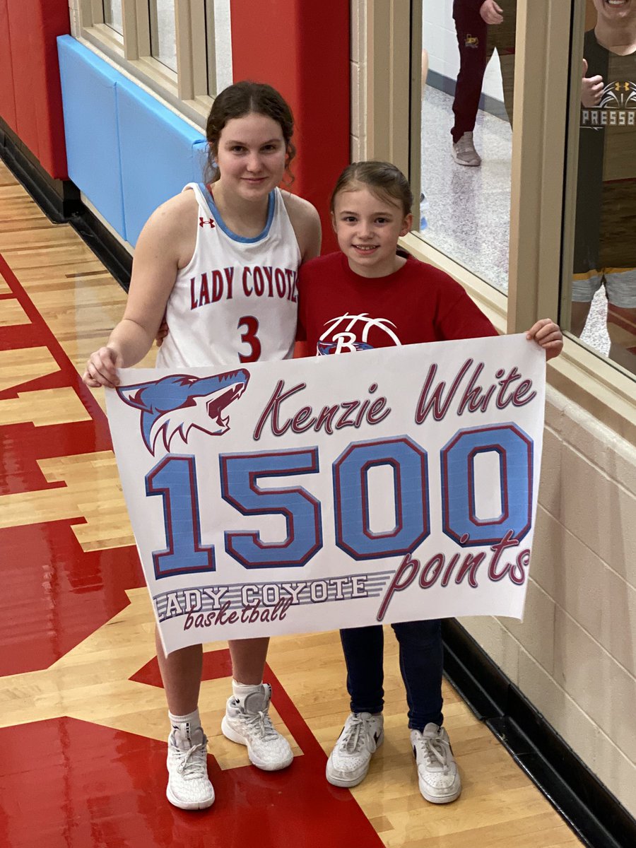 e13irdwell's tweet photo. Sloane’s Lady Coyote Big Sis is a stud! We ♥️ Kenzie White! Congratulations on that 1500th point! https://t.co/nVfj0dftop