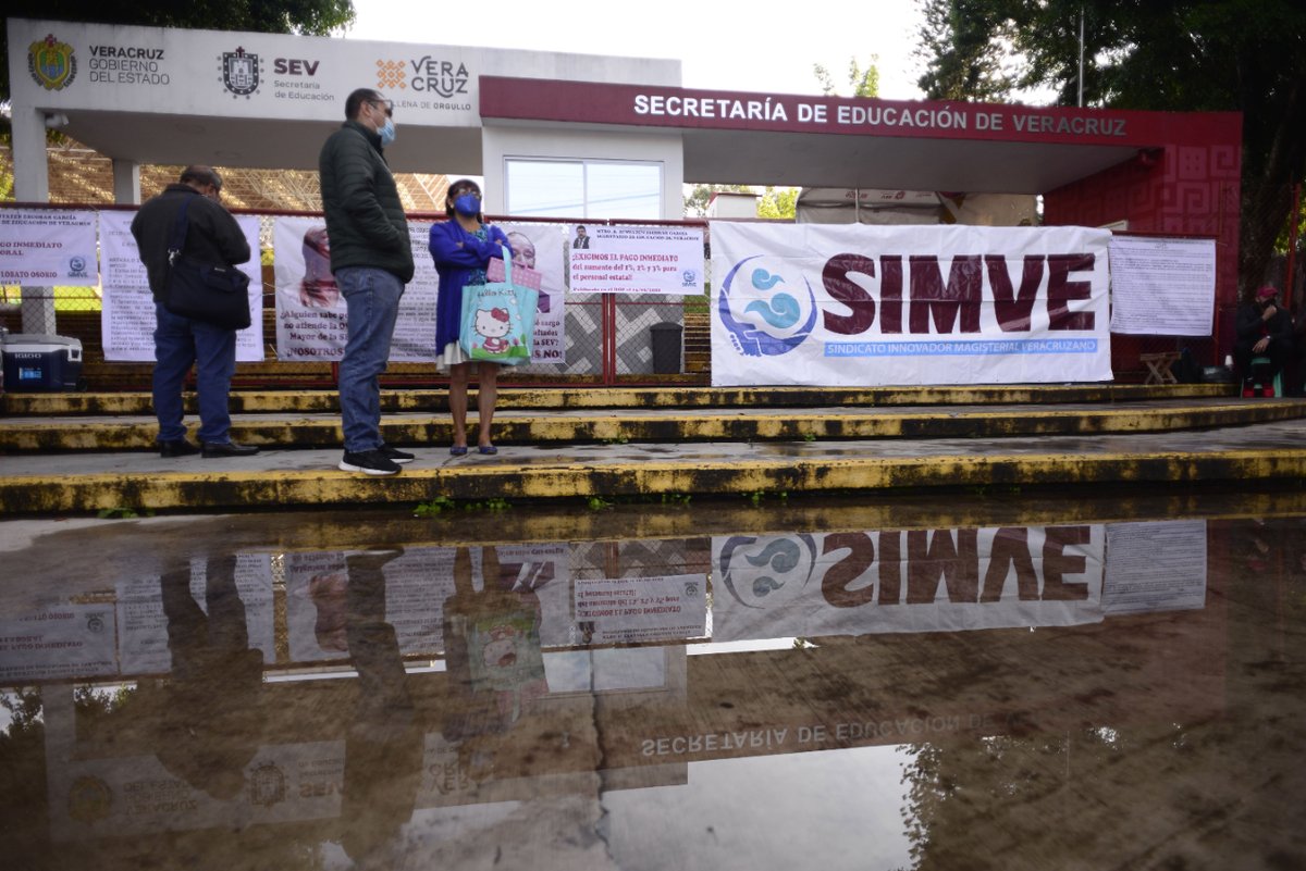 jornadaveracruz's tweet photo. #Justicia 🍎 | El #Simve está a la espera de que un juez federal resuelva al amparo indirecto promovido en octubre de 2022 para que la #SEV dé a conocer el techo presupuestal y cómo se utiliza en la recategorización de personal homologado.
👉 https://t.co/0CL7WxZPsf https://t.co/RKbjg7p9Kc
