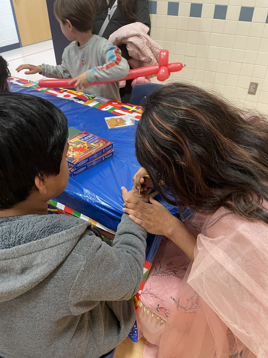 Oakton_Elem's tweet photo. A beautiful turnout for OES International Night! Delicious food, decorative henna, a rhythmic drumming circle, and lots of pride celebrating the many cultures represented in our school. Thank you @OaktonESPTA https://t.co/hIgLHjHAn4