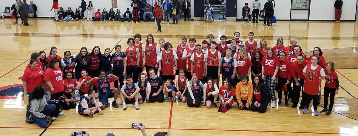 ChurchillUnify's tweet photo. Big game against our @FranklinMADE_AD Unified Rivals! Both teams played great! Glad to be a part of Rivalry Week! #LivoniaPride #CarryTheShield @LivoniaDistrict @CHS_Chargers @Churchillgames https://t.co/dJ7AhxNG7h