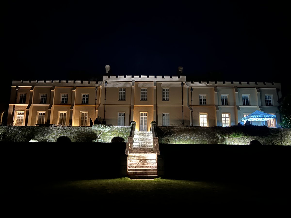 AlabareUK's tweet photo. Good night to our fabulous BIG Sleepers sleeping rough at @PentillieCastle to raise funds for #homeless #veterans. A BIG thank you to the #Plymouth Ambassadors for championing our cause ❤️ https://t.co/PxFUEx0zxU
