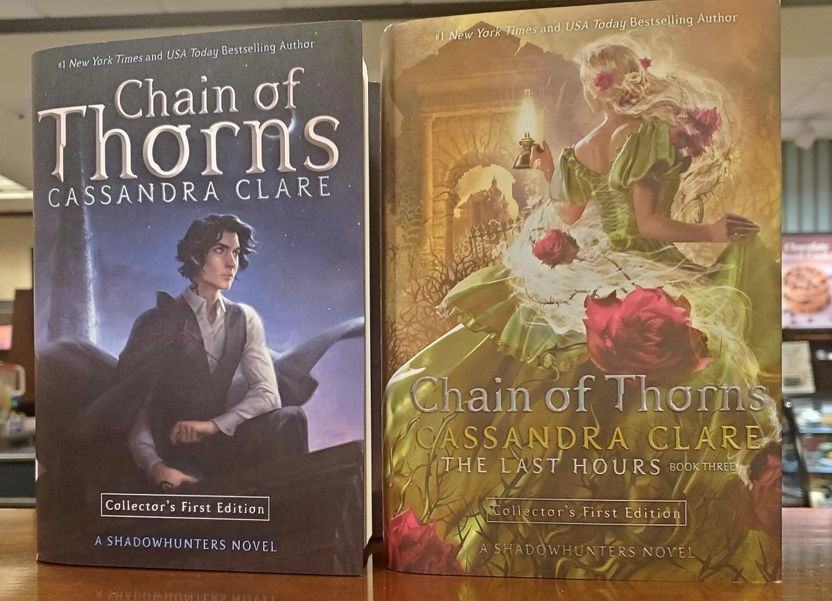 Calling all shadowhunter fans: Cassandra Clare's newest book is here!! We love beautiful cover art, especially when it's double sided 🥰🤓

#bnsalem #cassandraclare #shadowhunters #chainofthorns #collector #collectorsedition #coverart