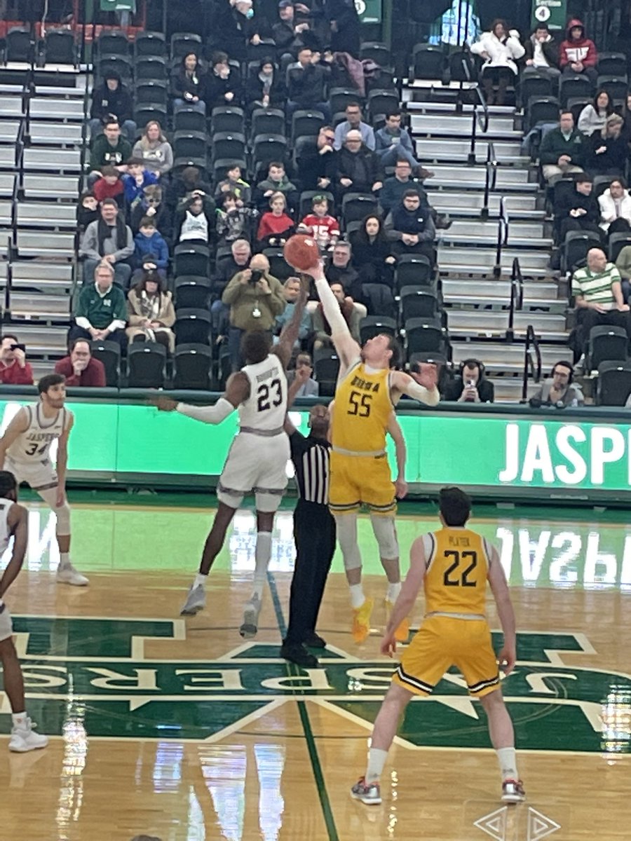 KingcougarMike's tweet photo. @gilligan80 @_RF30 @rstones199 @eddiesofficials @EPLSB @eddiehoops1 @JohnnyKamen @johnnysfgiants @marctalky1 @P_S_Tobar @DavePolaski @QuarterRico #NCAA 🏀 23 #SienaSaints #ManhattanJaspers #DraddyGym #BronxNY w @royaltytoursusa 1K strangers https://t.co/b8yYWw7oVb