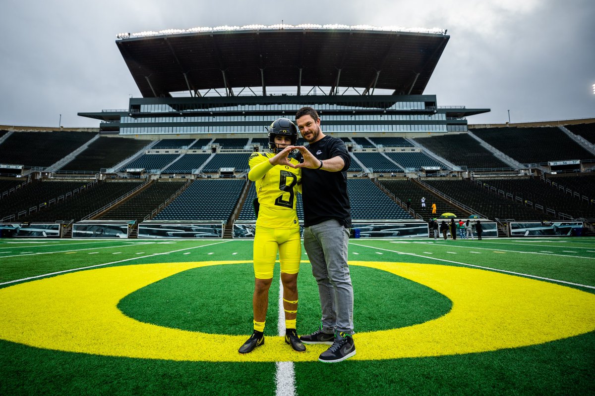 ScomaLuke's tweet photo. Also would like to thank @CoachDanLanning and @oregonfootball for having me out! 🦆
@TFordFSP @BrandonHuffman @RylandSpencer @ManyHatsMilles @CoachMcKinney20 https://t.co/v2ZWavio1j
