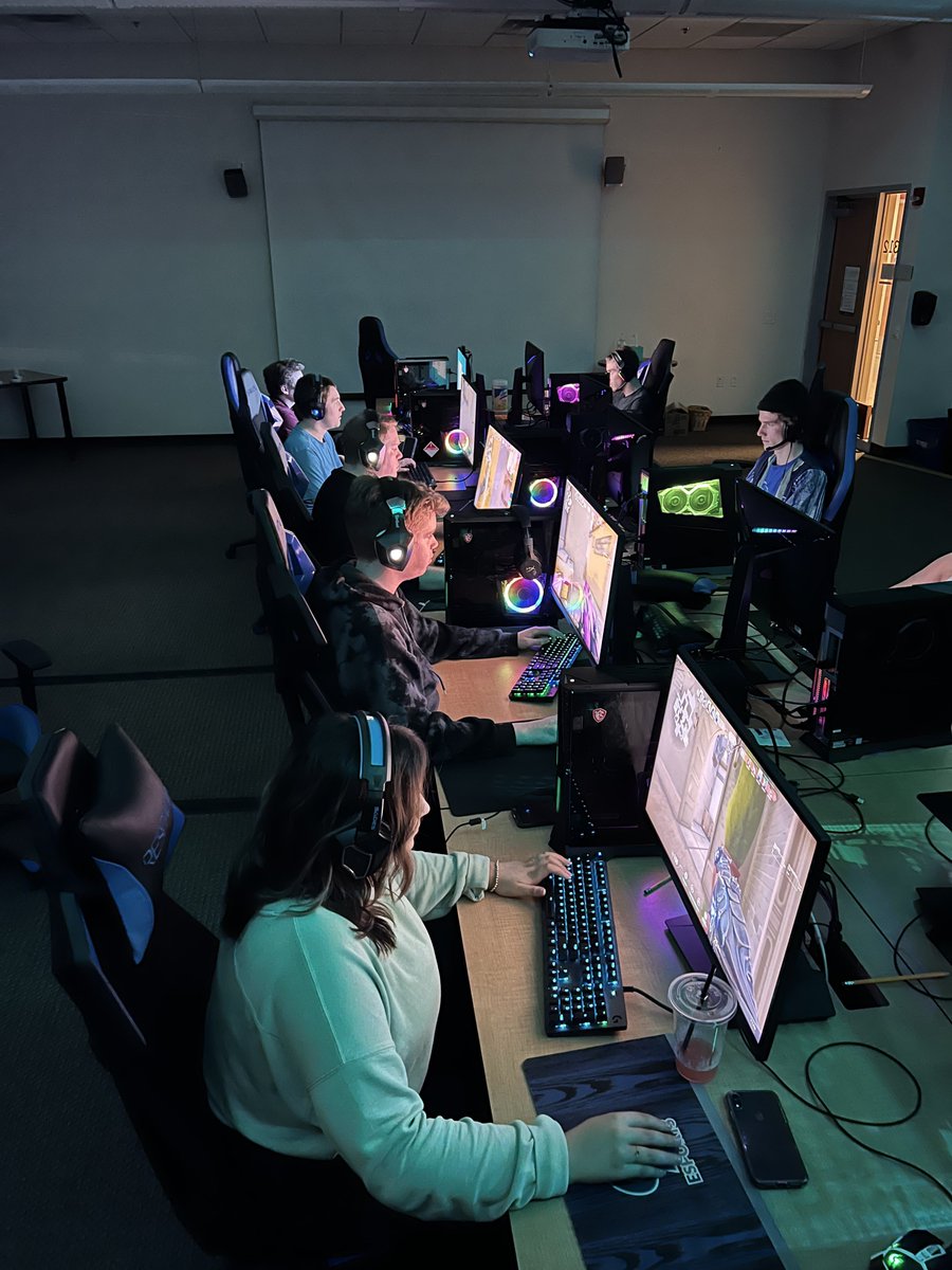 ghcesports's tweet image. Activation week was awesome! We are so excited to get the season started, and to start streaming our games! We are also hosting a Fortnite tournament next week, so make sure to check that out! So proud of all our players!