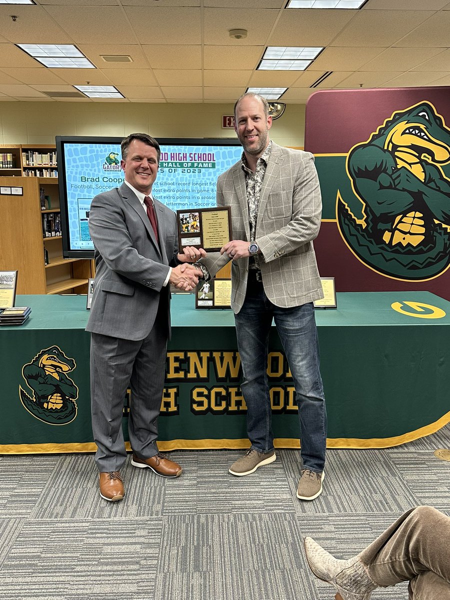 AdamHatcherGW's tweet photo. 2023 GHS Athletic Hall of Fame — Congratulations to Coach Chris Decker, Ellie Young, Brad Cooper, and the 2013 (44-0) Girls Softball Team.   Go Gators!!
@WarrenCoSchools https://t.co/fGNULkD4rX