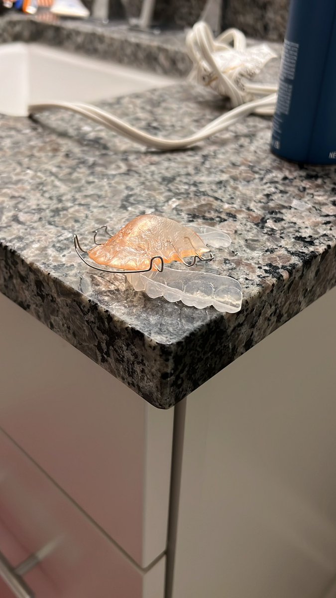 iluvLaQuinta's tweet photo. YOURE TALKIN RETAINERS?! Let me tell you…These fellas right her have stuck with me through thick and thin, lost and found, right when I think they’re gone they come back around #olfaithful #dentalhigenematters #imnotashamed #loveislove https://t.co/5Z8n4imVtR
