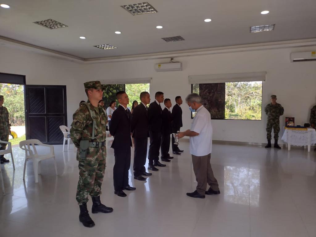 Ejercito_Div6's tweet photo. Hoy se realizó la ceremonia de licenciamiento de los soldados orgánicos del #BITER27,  quienes retornan al seno de su hogar con la satisfacción del deber cumplido. Agradecemos su entrega y compromiso con la institución y el país #PatriaHonorLealtad https://t.co/ZYfKAewwgL