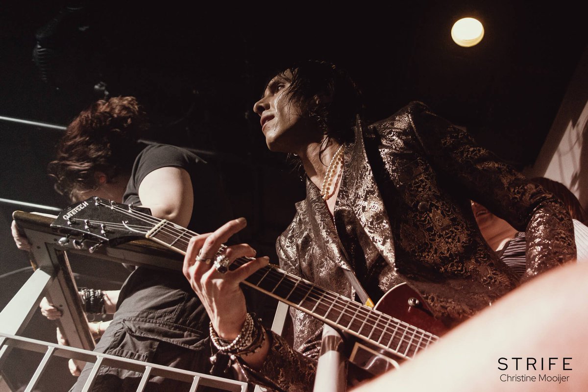 StrifeMagazine's tweet photo. CONCERT REVIEW:
Palaye Royale came to the Netherlands again! They took Starbenders and Yonaka with them this time. 

Check out the review and photos we took out here:
https://t.co/cQpXhaf8D2 https://t.co/RJxgJ3uhEh