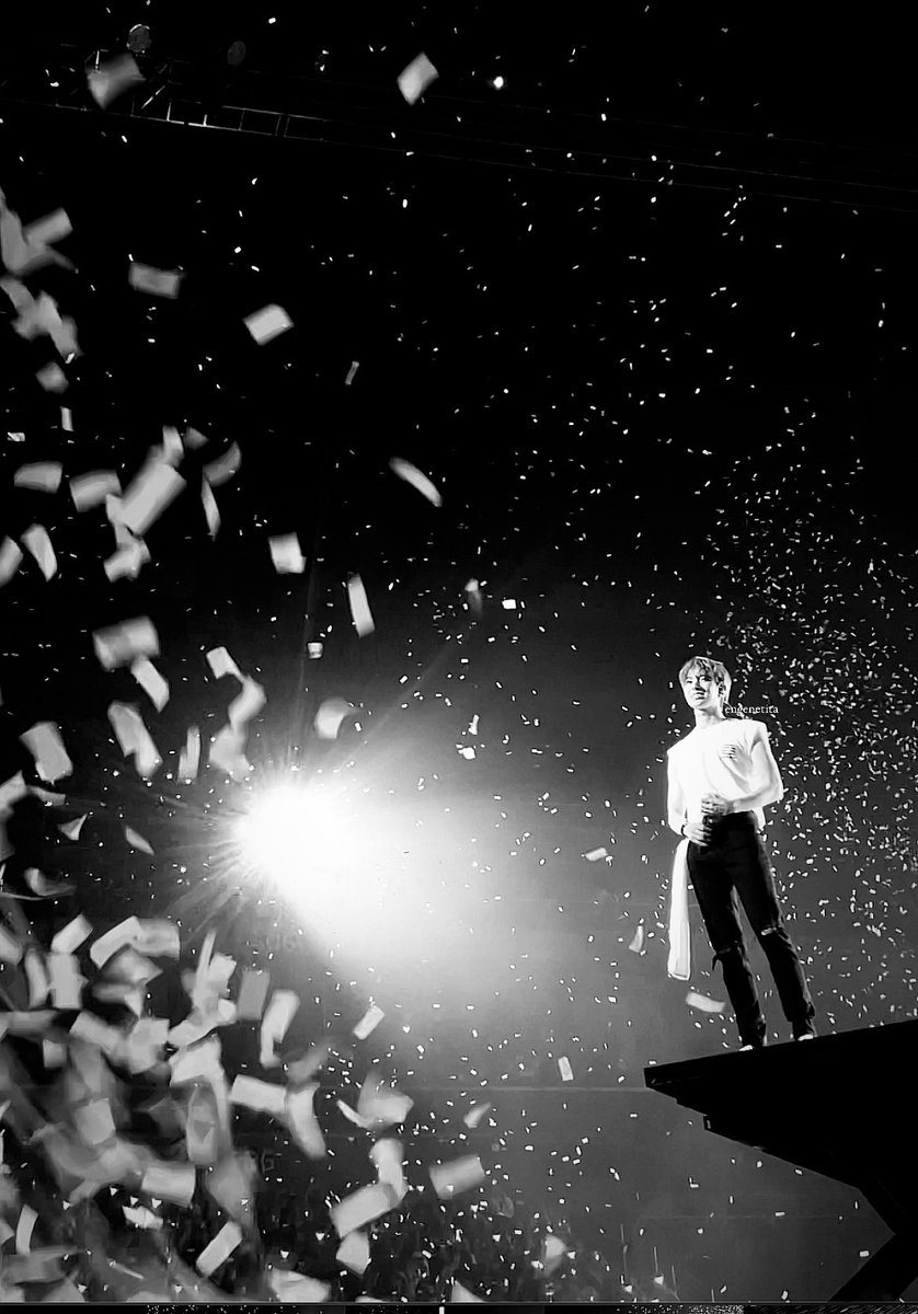engenetita's tweet photo. i also have a confetti heeseung shot. i'll try to take more wide shots tonight cos they're so magical 😭❤️ https://t.co/AWdDteVepX