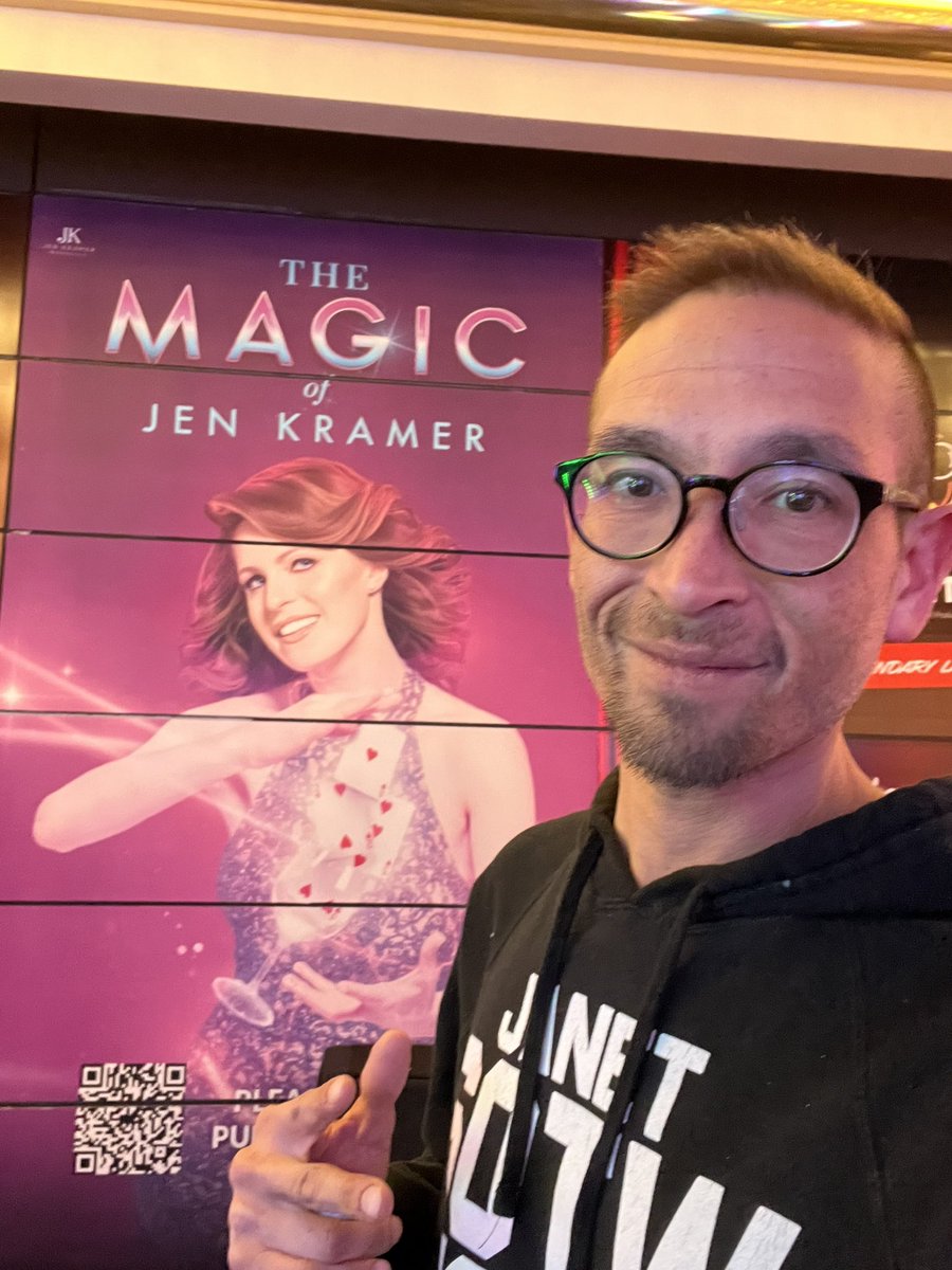 @JenKramerMagic love the show and I highly recommend it!! So fun and I even got a souvenir!! Thanks Jen! #Westgate @WestgateVegas @Magic #Vegas #LasVegas #GayVegas