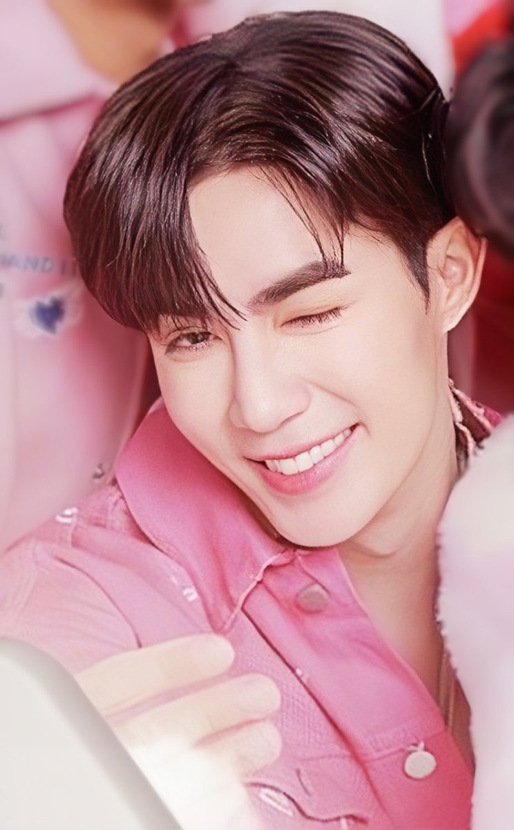 Beata_jiang's tweet photo. 兔兔年第一天，摸摸我家开运小天使🥰
@zee_pruk 
#ZeePruk 
#Zunshine https://t.co/uzLqXiKLc5