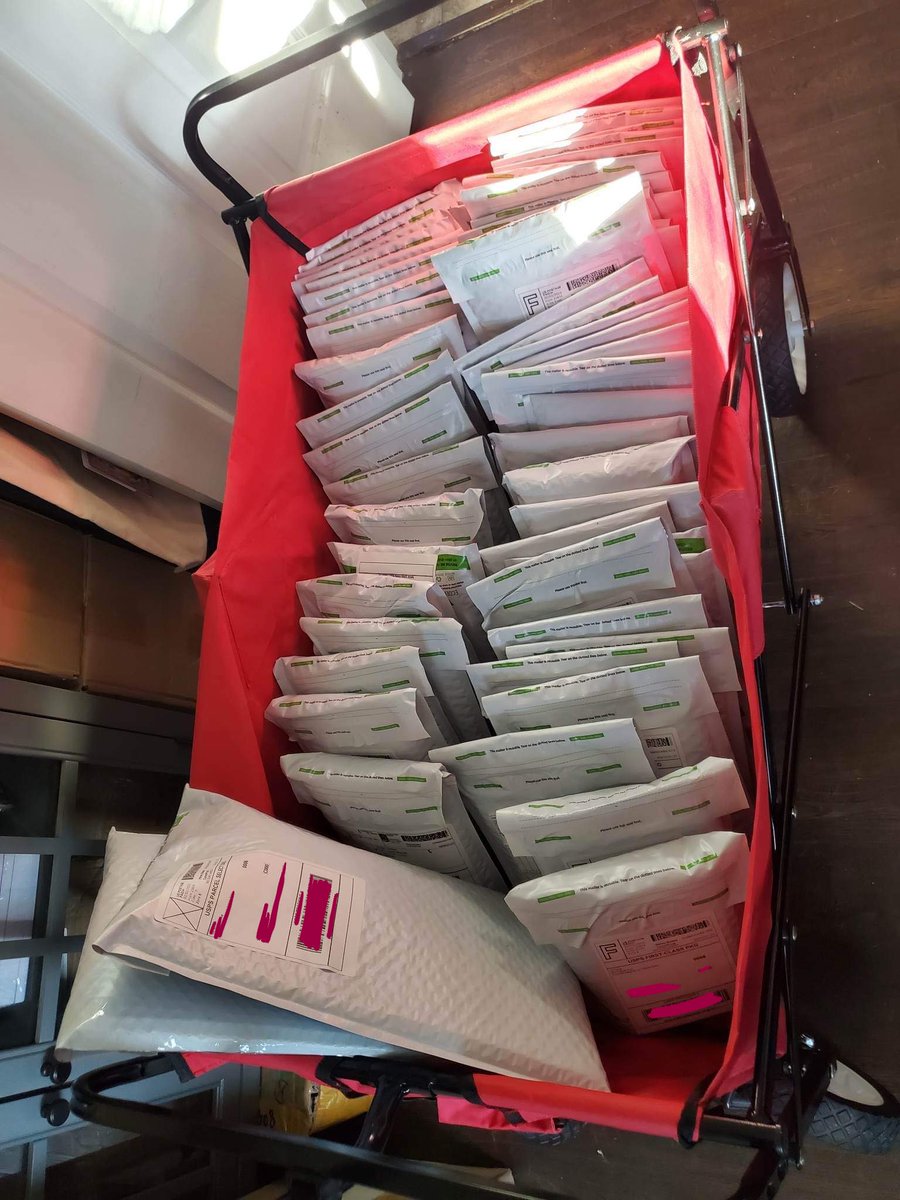 BottomKiriZine's tweet photo. 🍓Shipping Update🍓

All leftover sale orders have been packed and shipped! Shipping confirmation and tracking details should be provided within the next 24-48 hours. 

Digital Bundle orders have also been sent out! Please check your inbox for that email. https://t.co/VvAsQ2kqv9