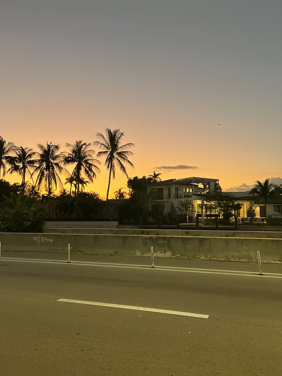 aaronspellmann's tweet photo. Miami Feb 23 https://t.co/tjGiDbpxLd