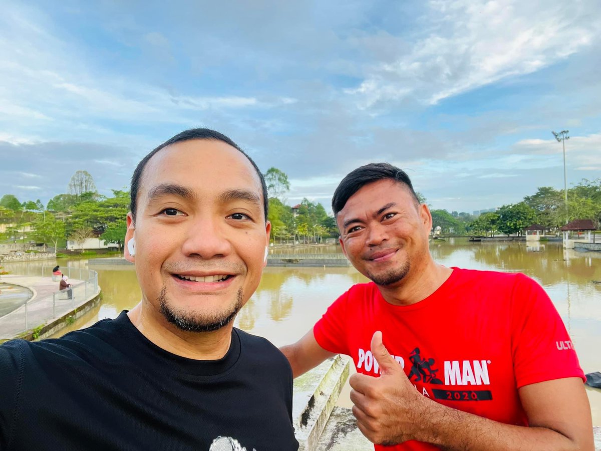 Sempat beriadah bersama saudara Din di Tasik Merdeka pagi ini.

Untuk pengetahuan, selain giat berlatih untuk acara ironman, Din bekerja di kedai basikal di kawasan Perling. Kalau ada yang berminat boleh ke kedai beliau. 😊