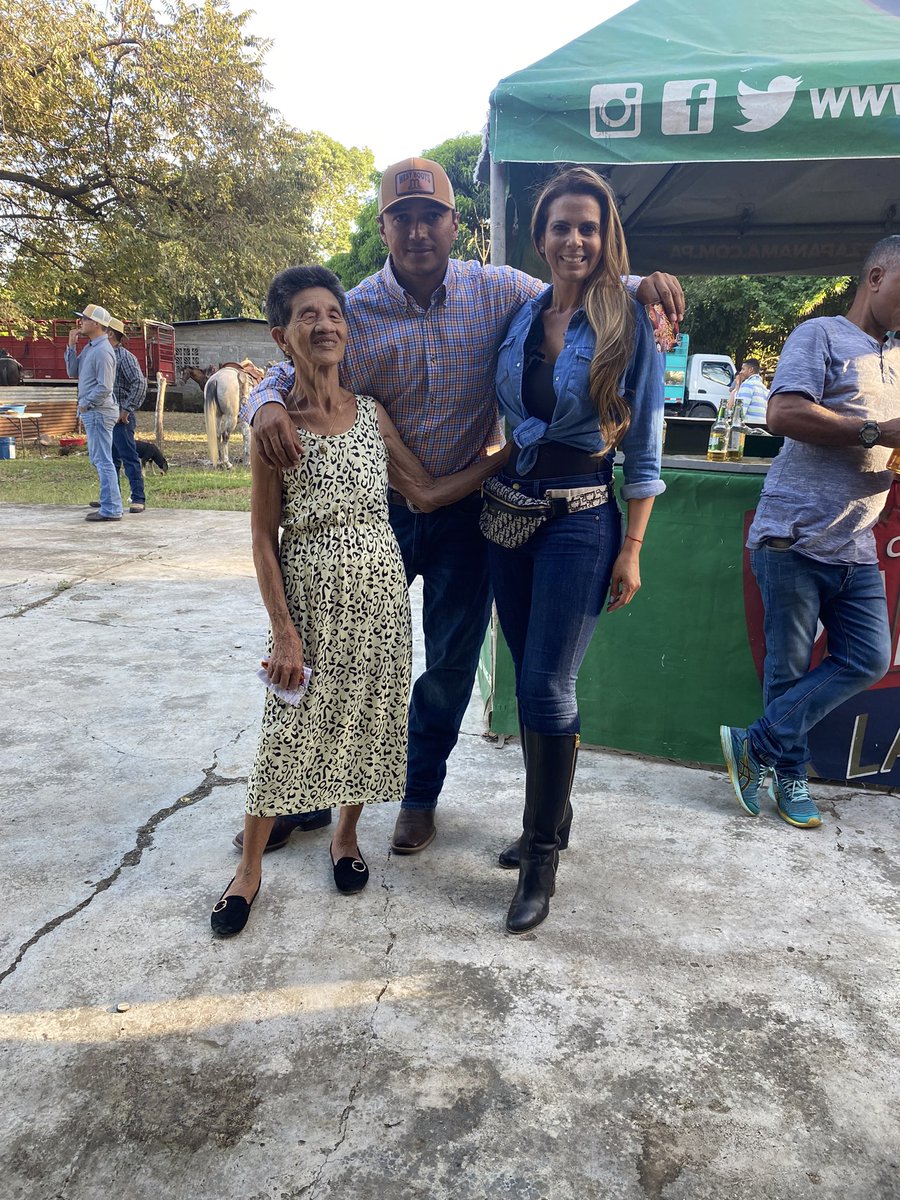 Compartiendo con nuestra gente  una tarde de lazos en Cambutal, Tonosi. Gracias Irving Estrada por la invitación y a todos por el cariño demostrado ❤️
