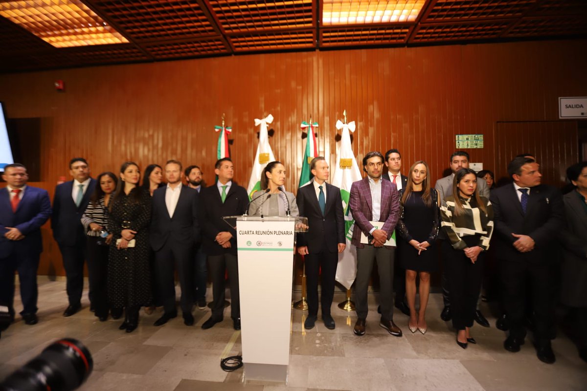 PokerPolitico's tweet photo. Respaldo de senadores y diputados a Claudia Sheinbaum en las plenarias de MORENA y PVEM  es celebrado por asociación civil
https://t.co/Hlby4hjFXG https://t.co/YDkasrhKSi
