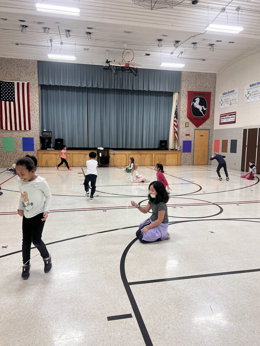 julesPEclass's tweet photo. jump rope action!! all grades 4k-5th grade killing it this week. can’t wait for next. getting better everyday https://t.co/2iYhiZmQLE