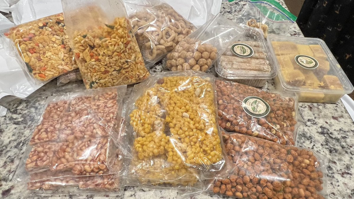 tweet2janu's tweet photo. Late post. All are good. Especially Gongura and Pandumirapakaya pickles👌😋 @yskanth @PrakruthFoods https://t.co/8spzPvRqiE