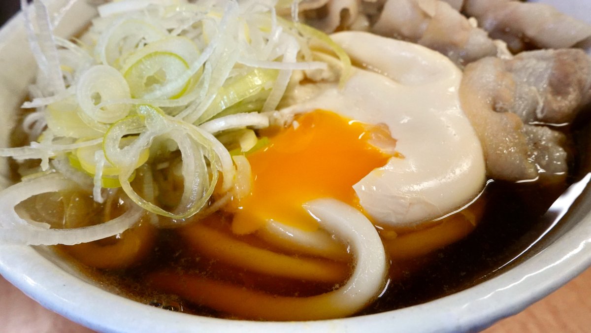 itaco88's tweet photo. 川一@台東一丁目にて
肉玉うどん特盛り
ねぎどんのねぎ肉玉子落としと
同じバージョンでお願いしました
寒い時期の川一汁とうどんの組合せは最高ですね!
#路麺 #立ち食いそば #gsoba #川一 #肉うどん #ねぎ肉 #秋葉原グルメ https://t.co/UXLyAuyNRm