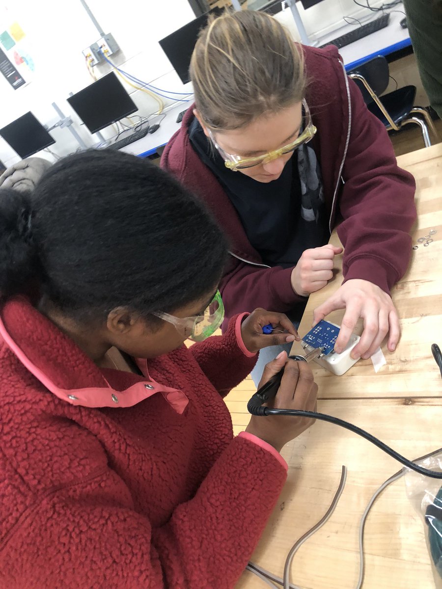 curtisPLTW's tweet photo. More work done on our underwater robots! Love ending my week with this club! Women in Engineering club rocks! @NU_ETHS @ETHSWildkits #WildkitEngineering https://t.co/2YeVM8dO03