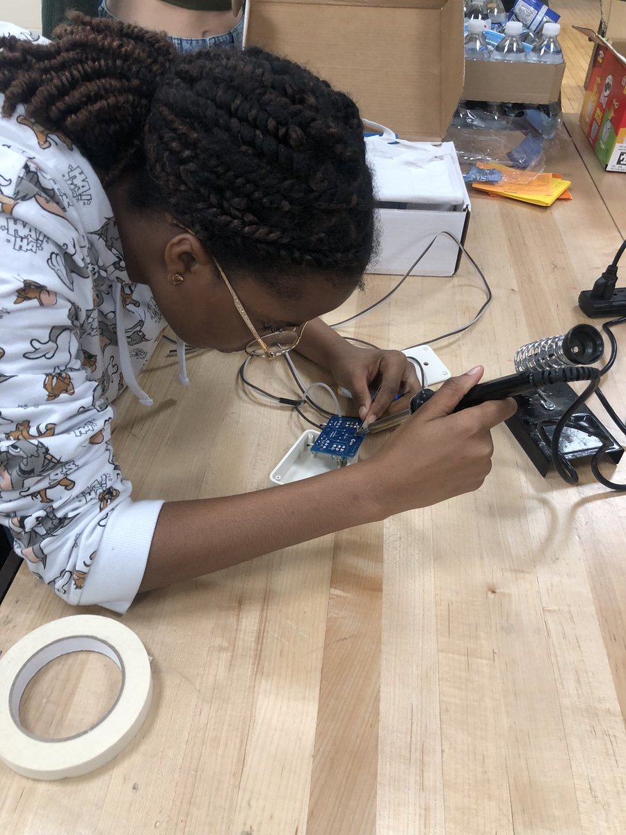 curtisPLTW's tweet photo. More work done on our underwater robots! Love ending my week with this club! Women in Engineering club rocks! @NU_ETHS @ETHSWildkits #WildkitEngineering https://t.co/2YeVM8dO03