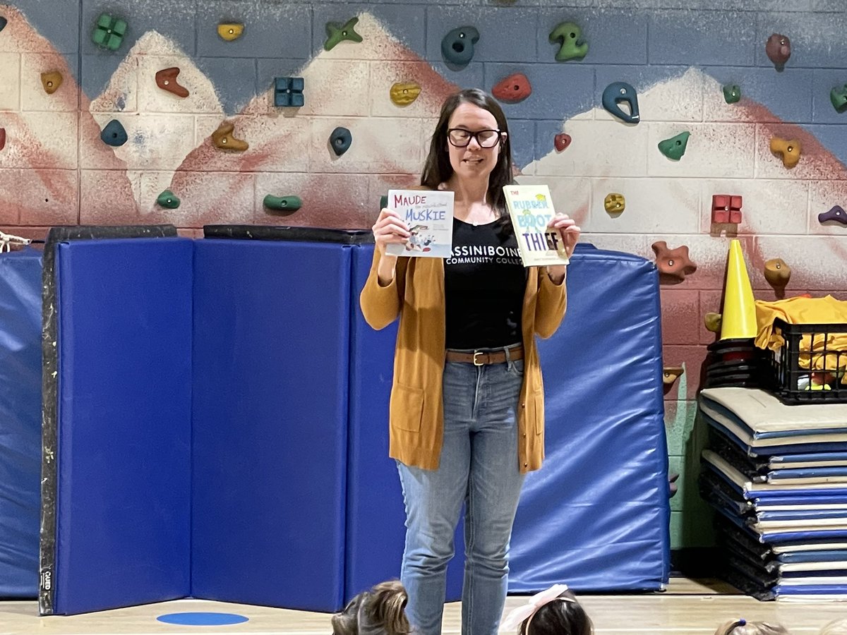 Riverview was fortunate to have Amy Doerksen kick-off our I LOVE TO READ month with her two books! Thank you for donating your books to our library! 📚 #Ilovetoread #BSDSchools #community