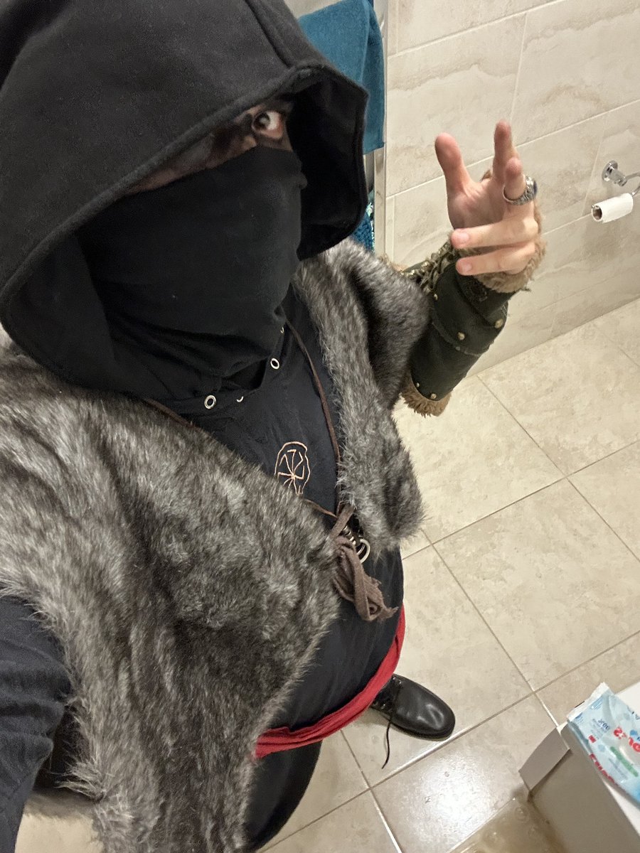 1997Manic's tweet photo. Quick last minute test of soft kit before attending a LARP dinner tomorrow
For those who haven’t seen him, meet Sláine
#Empirelrp #Wintermark https://t.co/1P43LoMeNX