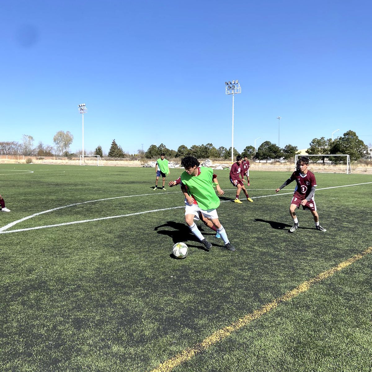 elier_corrales's tweet photo. Esta tarde concluimos los encuentros amistosos de fútbol femenil y varonil entre el CETis148, CBTis 110, 89 y la UTD. Promovemos la práctica del deporte como eje central de nuestra gestión al frente de la #FETED y fortalecemos la unidad técnica en nuestras escuelas.#SiempreParaTi https://t.co/3YWqE9Y4MJ