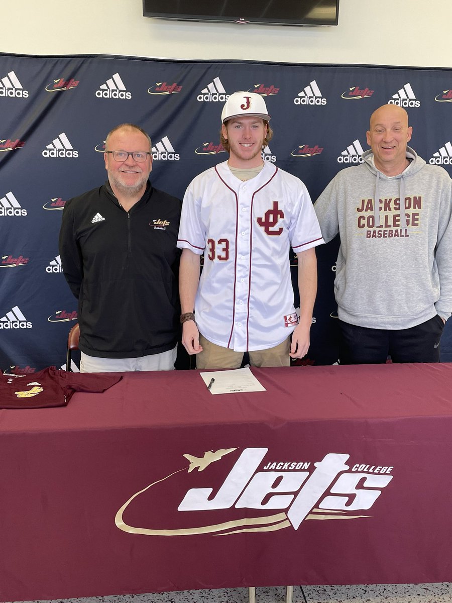 Luke Micunek tweet media