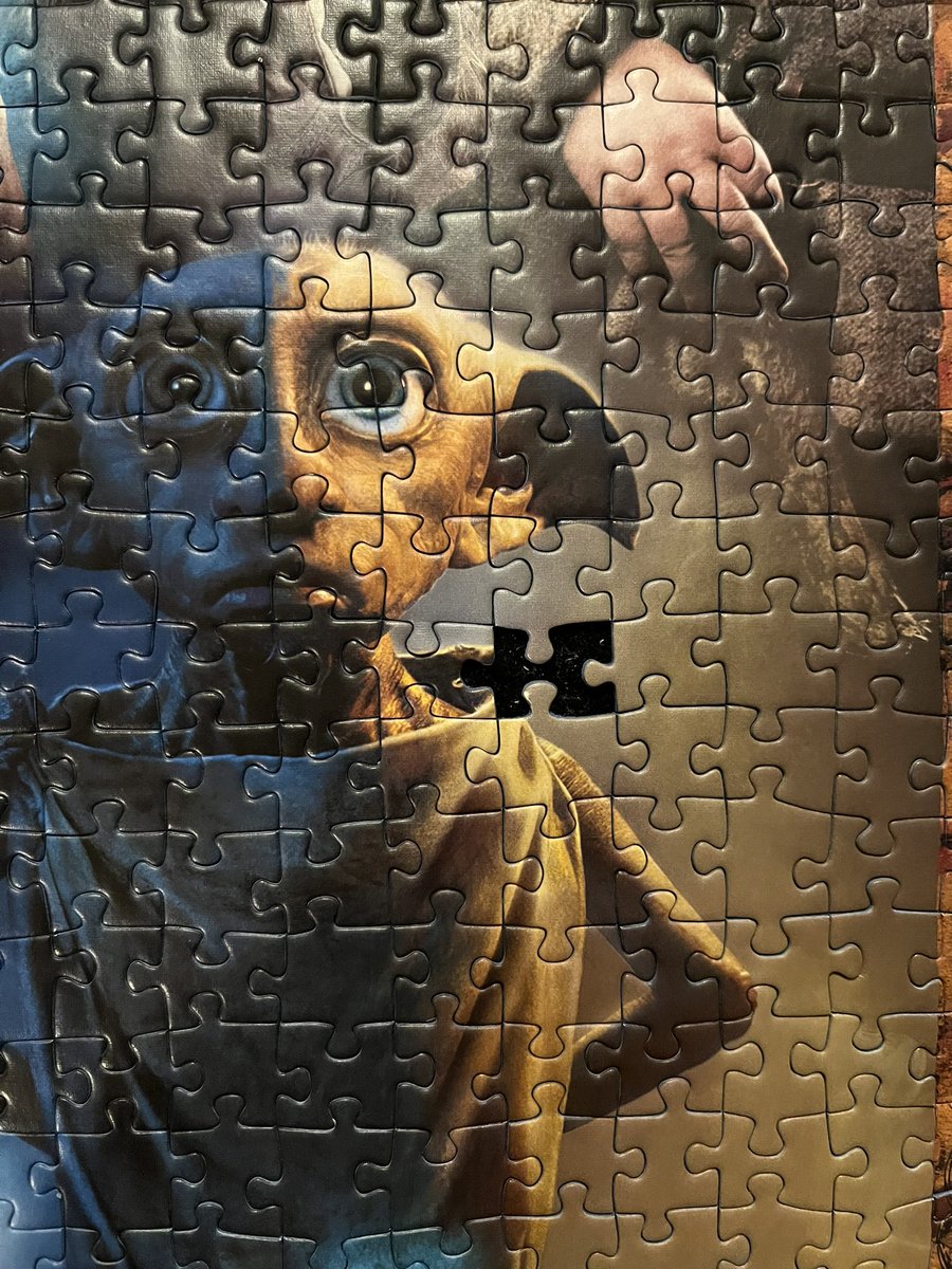 distevenson's tweet photo. When you spend a week working on a 1000 piece puzzle to end up with this 🤦‍♀️ https://t.co/QGhaOjqVAd