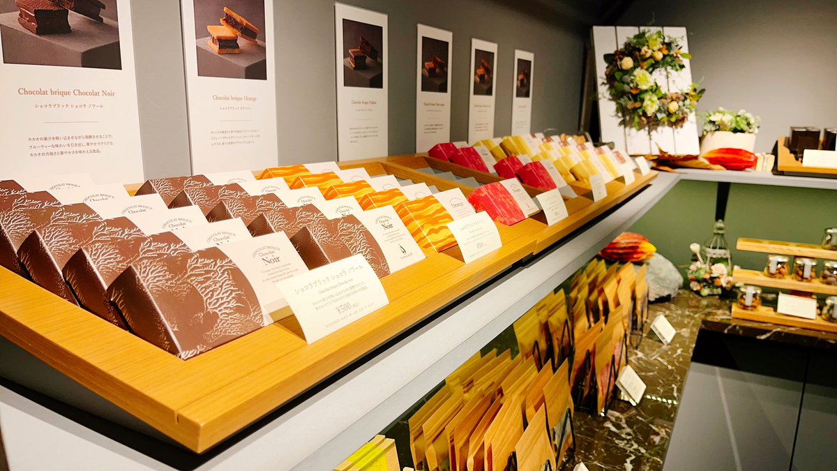 nagomi_97s's tweet image. 初日まず向かったのはVISON。お店も温泉も宿もある大型施設で調味料の専門店とかチョコレート専門店とか色んなお店がありました〜！お店も和モダンな佇まいでとても素敵だった。ハンバーグご飯とミルクプリンのいちごのせいただきました！
#VISON
#baraque
#LECHOCOLATDEH
#cafeTomiyama