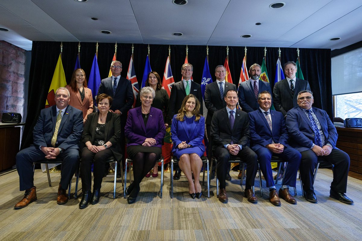 When we work together, we can grow our economy, create more good jobs, and build more vibrant communities right across Canada. 

Great to meet with provincial and territorial finance ministers today to speak about how we can do just that. bit.ly/3HBfGV4