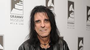 crockpics's tweet photo. Happy 75th Birthday to Alice Cooper, born this day in Detroit, MI. https://t.co/w0jcQwIWbi