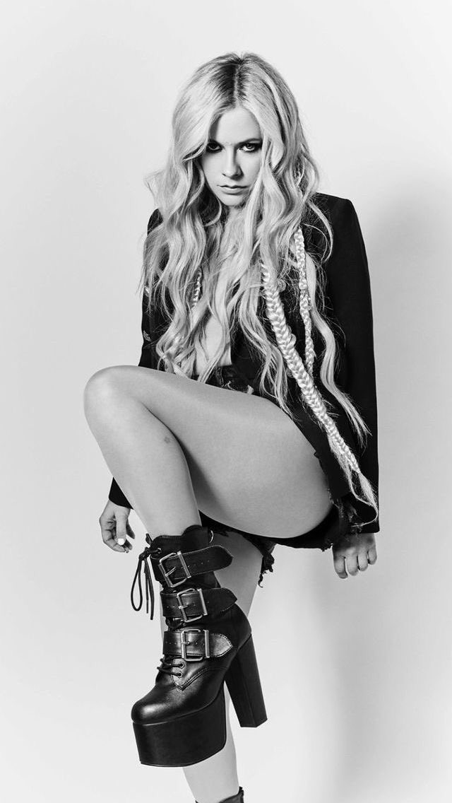 avrilarkansas's tweet photo. QUESTION: who do you want Avril to collaborate with for #AL8 ?

Quote RT your answer and include #TTJFCAvrilLavigne https://t.co/x8TCQu4Ojc