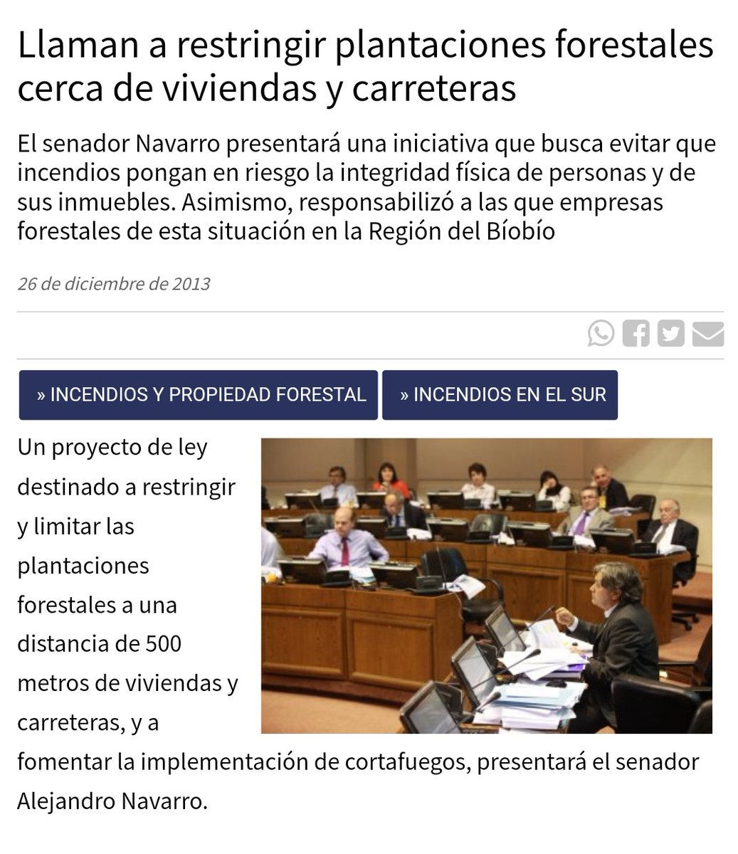 fotohistoriacl's tweet image. Hace 10 años el ex senador Navarro presentó un proyecto de ley para que las empresas forestales tuvieran que mantenerse a 500 metros como mínimo de viviendas y carreteras. La derecha y las forestales dijeron que era populista.
