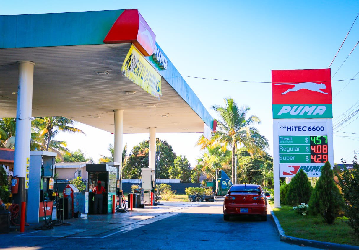 Direccion de Energia Hidrocarburos y Minas on X Este viernes inspeccionamos Gasolinera Puma Ejercito San Martin. Nuestros equipos identificaron ocho mangueras que no dispensan la cantidad correcta que...