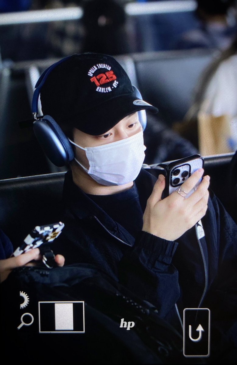 hypoxis_hw's tweet photo. 230203 도착🫡

#원어스 #환웅 #여환웅 #ONEUS #HWANWOONG https://t.co/qzb990p5wD