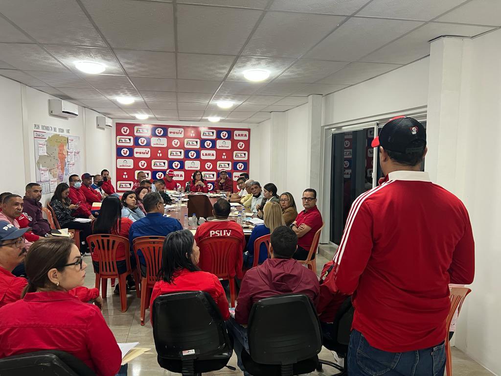 LuisJonasReyes's tweet photo. Presente en la primera reunión del nuevo equipo político Estadal del @PartidoPSUV en el Estado Lara. Agradezco la confianza de la militancia y del alto mando político por permitirme continuar en esta importante estructura de nuestro partido. https://t.co/w3AfgXE10c