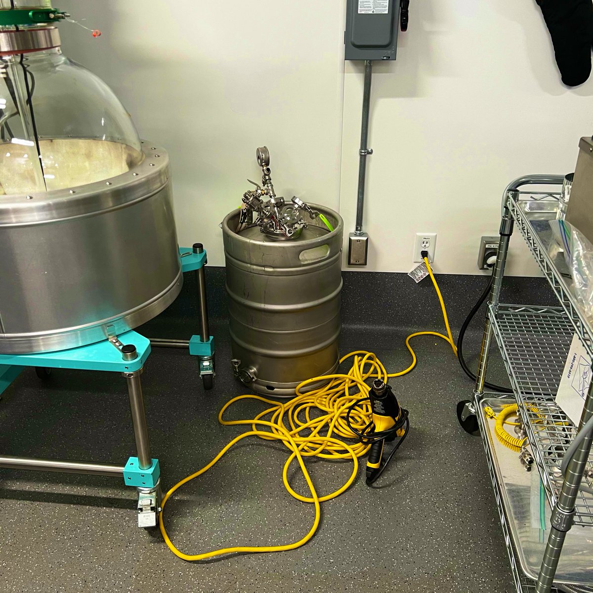 Redleader604's tweet photo. Seems like a good combo here 🤦🏼‍♀️ #labmonkey https://t.co/1AxYw0w5SQ