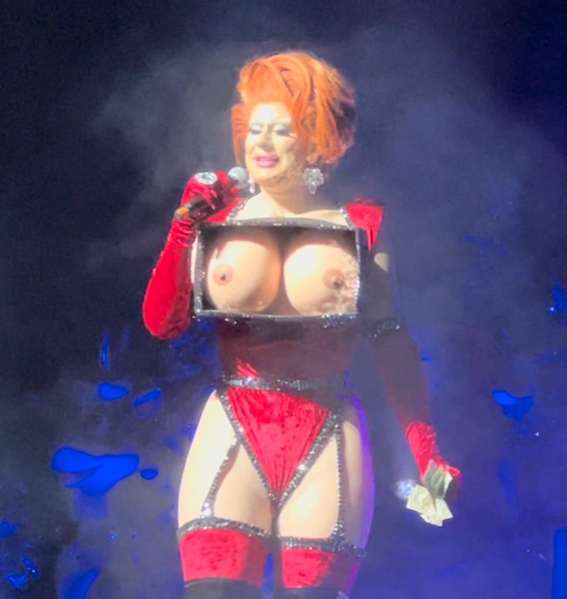 mimzybug's tweet photo. @cen271 @CarlosGSmith @Esqueer_ No, it's called following the law.  😂 
Why couldnt' the Drag performers put on an age appropriate show?   They wanted this to happen. https://t.co/pinu2afFVZ
