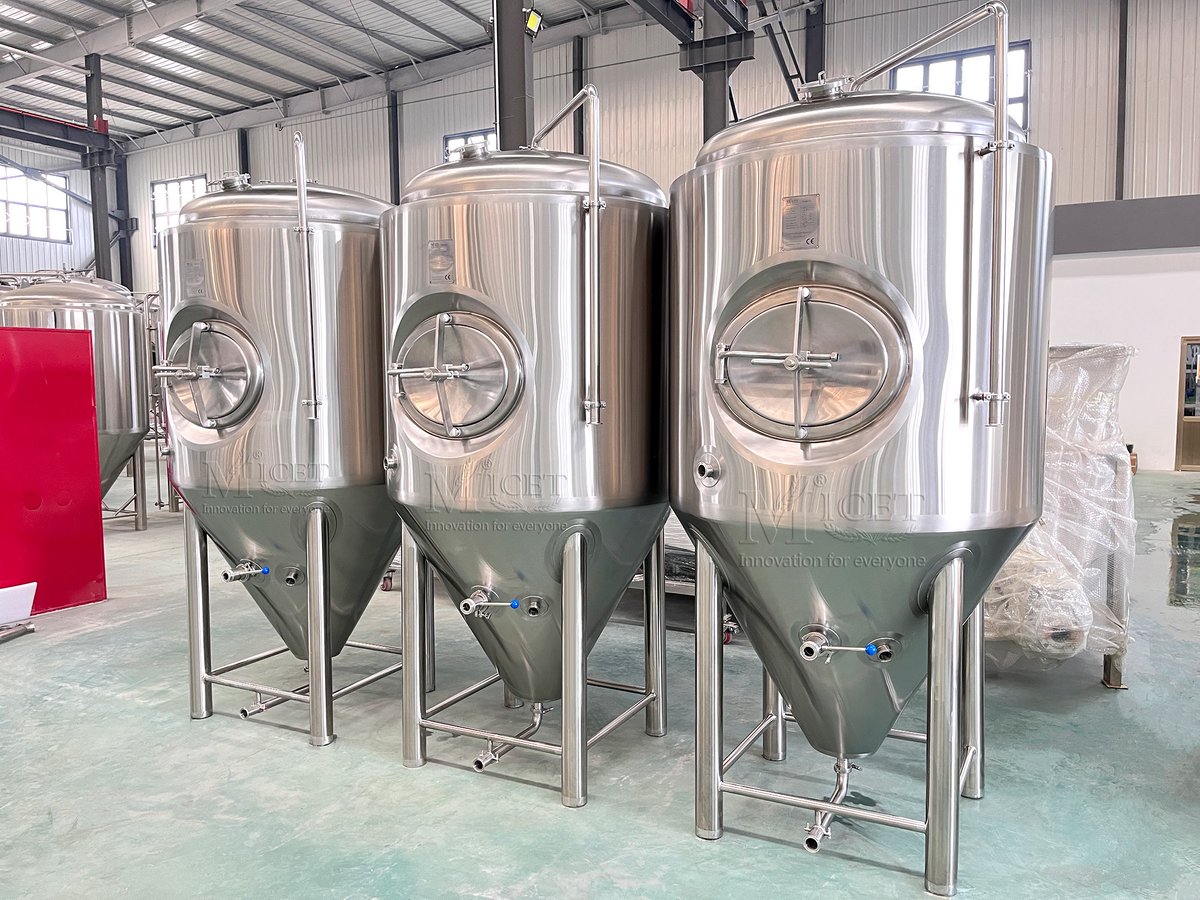 cnbrewequipment's tweet image. These are three 7BBL conical fermenters with carbonation stone and spunding valve for US customer, if you are also interested, please contact:
Email: carol@micetbrewing.com
Whatsapp: +86 166 5312 8336
#fermenter #fermentationtank #conicafermenter #CCT #unitank #brewingequipment