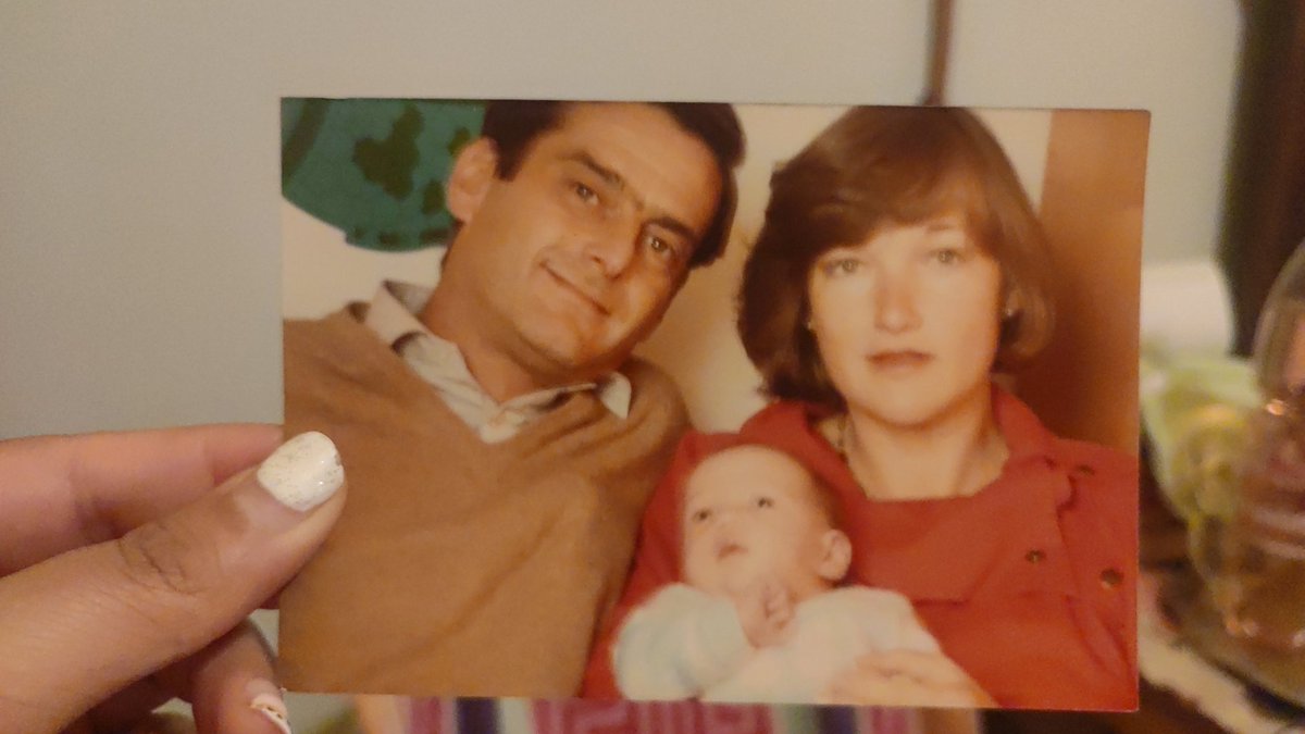 Korouge's tweet photo. Hoy hicimos un ejercicio de memoria con mi abuelita María, ya tiene 89 años y está abrazando poco a poco la demencia senil. Tenía esta foto guardada, su patrón Eduardo Stern. Al medio un bebé @nanostern (siempre los recuerda con mucho cariño). https://t.co/iTpTOdiiL4