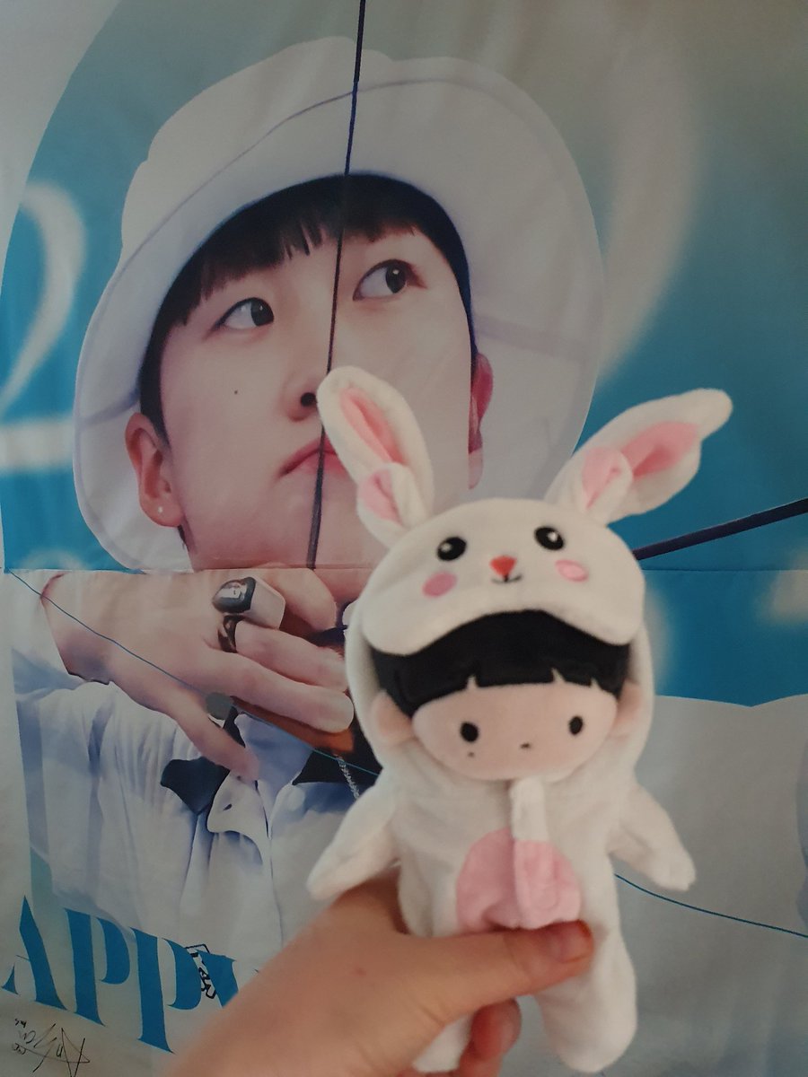 Fall_AnSan's tweet photo. 새로 입양된 베산
아기토끼니깐 토끼옷에 토끼수면안대도 해줘야지🐰
잘 지내보자 나랑 있는 동안!!! https://t.co/nxBIPbI57z