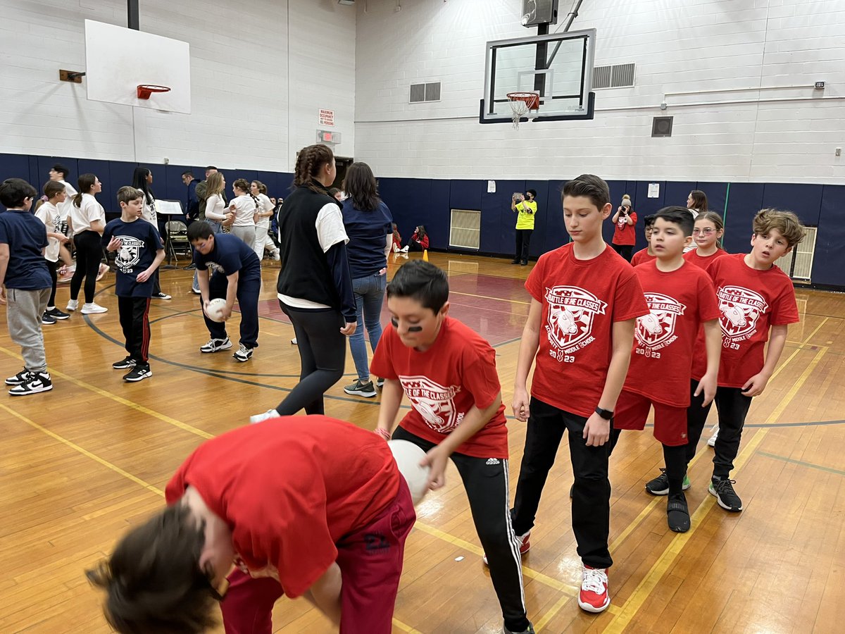 tee_donohue's tweet photo. Balloon pop- Over Under and Hungry Hungry Hippos!! @SCSD_AMS  Battle of the Classes!! @SmithtownCSD https://t.co/h1VsP6mY2q